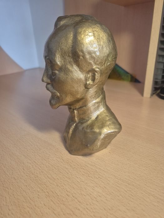 Продам статуэтку