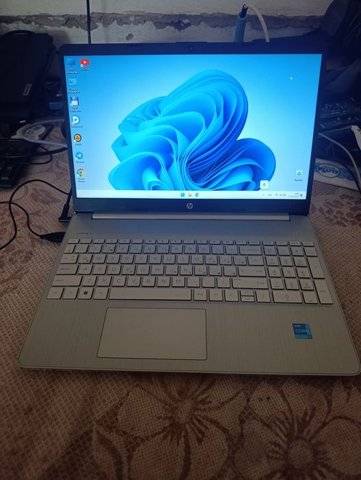 hp core i3 1215u 8/512gb