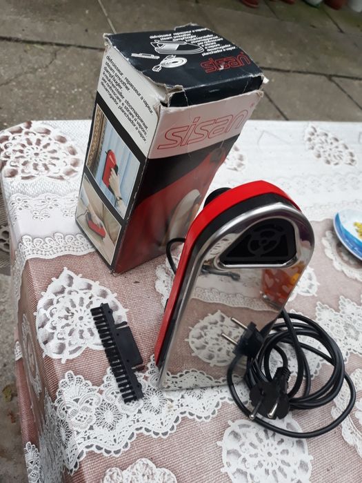Vaporizator curatat haine cu perie sisan