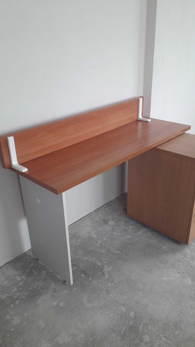 Стол, тумбочка ,полка