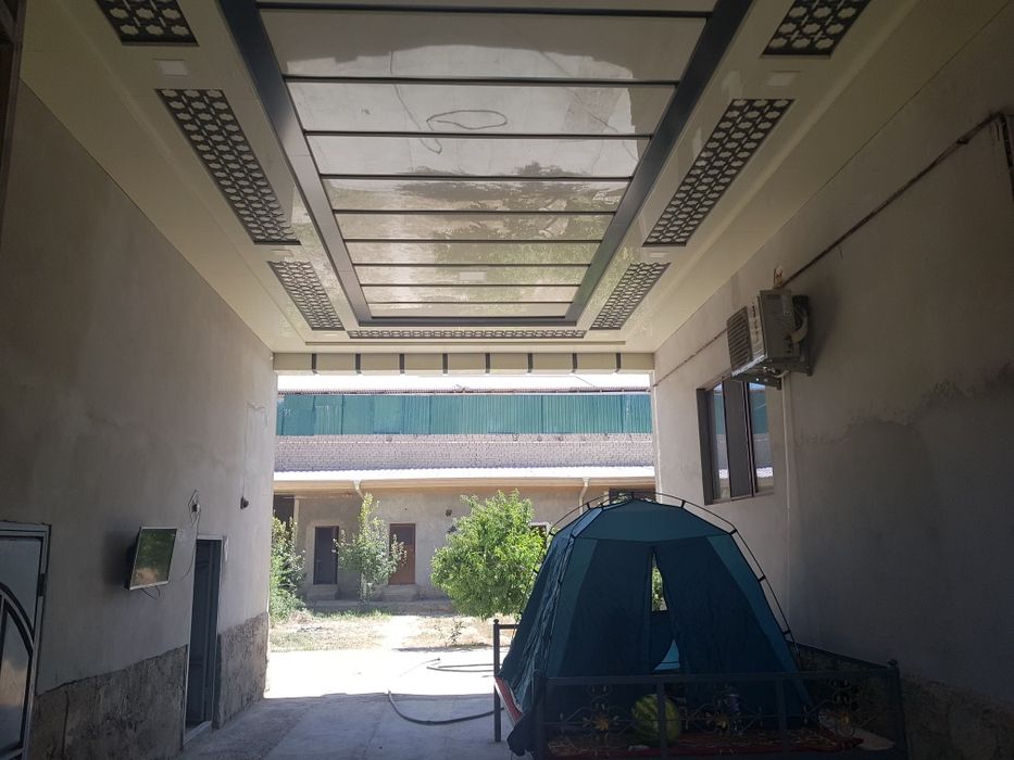 Навоий  Умид кургонида ховли срочно сотилади