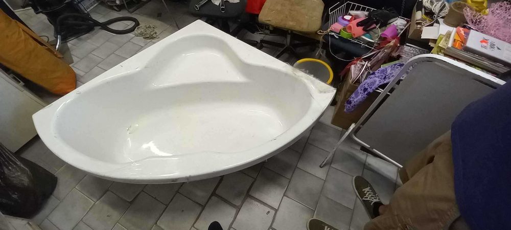 Акрилна ъглова вана .Размер:	120 x 120 x 41 см I 140 л