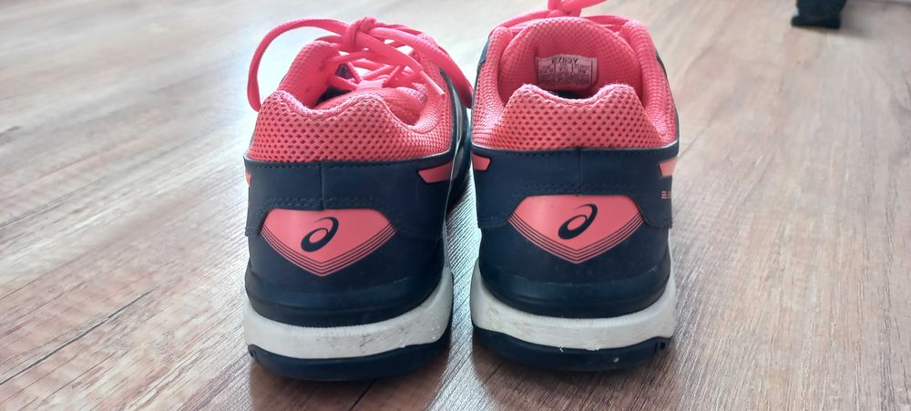 Asics  за зала 39н