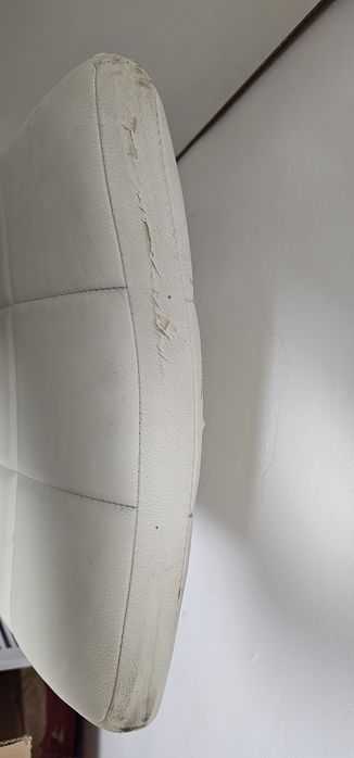 Продам стулья белые