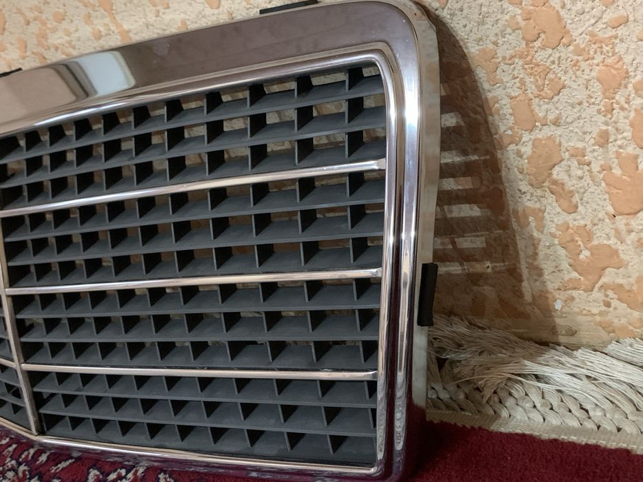 Решетка Mersedes W124 ОРИГИНАЛ
