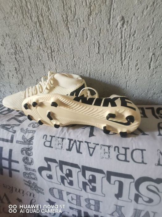 Ghete de fotbal Nike mercurial.