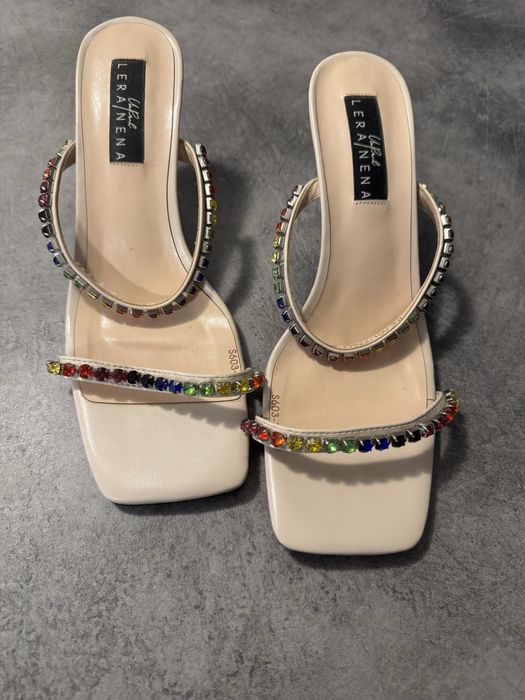 Сандали, включени токчета и кристали