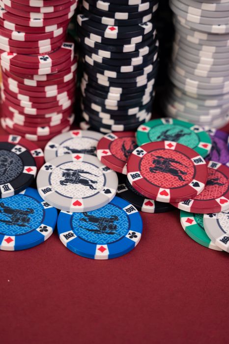 Masa Burberry + Scaune Burberry + Jetoane Burberry POKER set complet