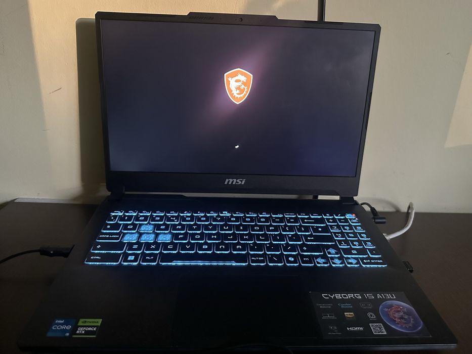 Laptop MSI Cyborg placa nvidia rtx