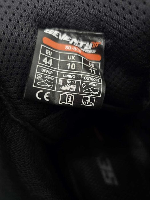 Echipament moto (casca + bocanci + geaca)