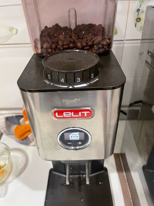 Срочно продам кофемолку Lelit PL72