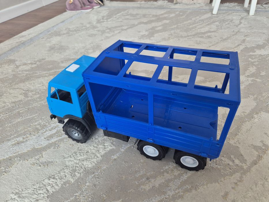 Продам большие машинки...