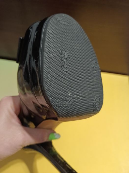 Продам туфли FENDI