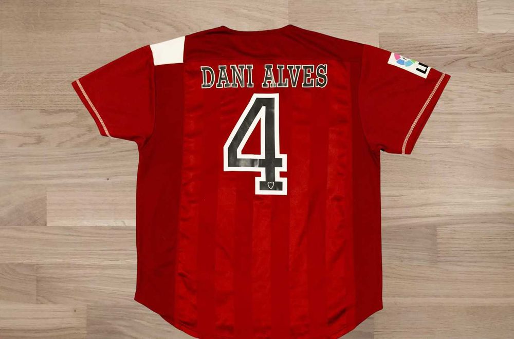 Футболни тениски Sevilla Daniel Alves и Hamburger Rafael Van der Vaart