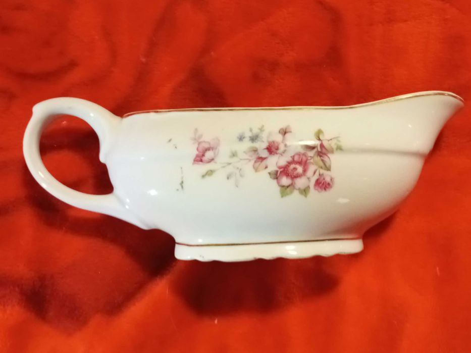 Български порцелан, чинии сервиране, каничка за мляко, сосиера