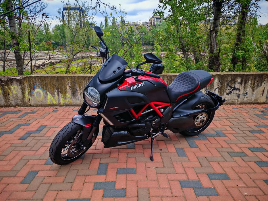 Ducati Diavel  Carbon Edition  ( schimb cu Auto )