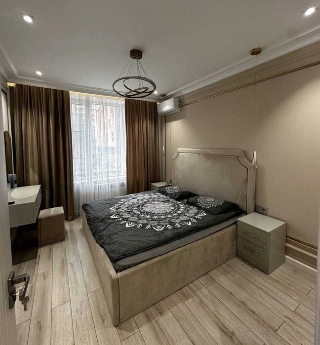 Эльбек, Канадская школа, магазин Виноград, 77-я серия