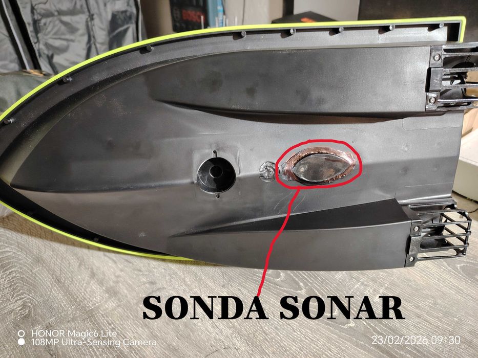 Barcă de nădit cu GPS – echipata cu Sonar Lucky FF918