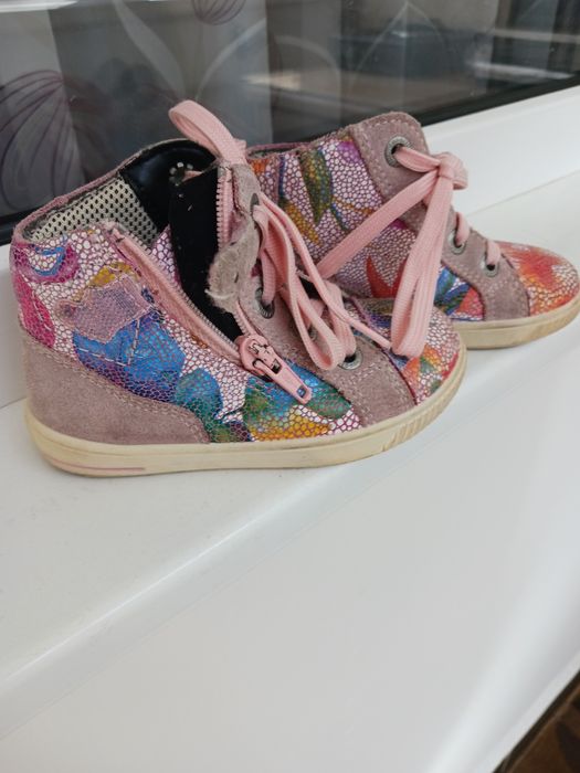 Детски пролетни  обувки на superffit за момиче  номер  23 и 33