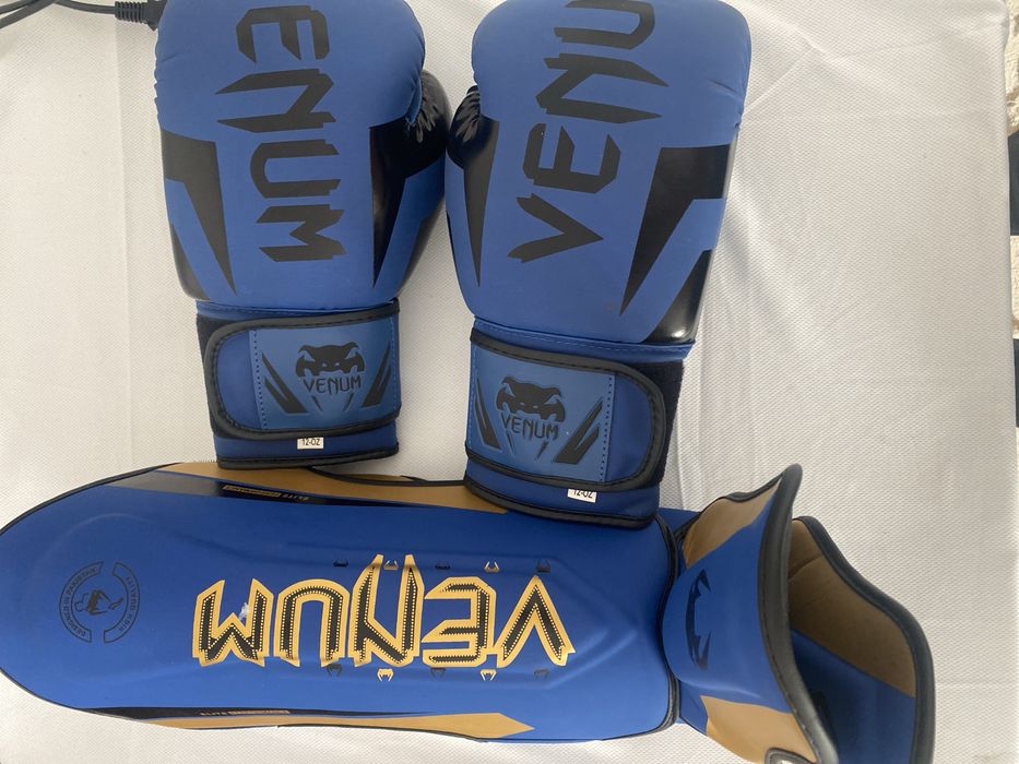 продам боксерские перчатки и футы