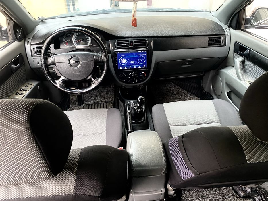 Lacetti 1.8 sotiladi