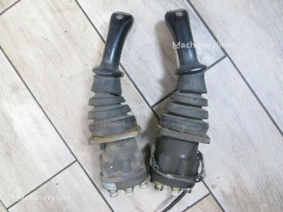 Joystick hidraulic pentru utilaje de constructii Daewoo Solar 225 LC-V
