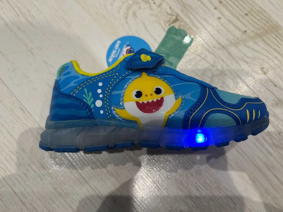 Baby Shark Светещи детски маратонки