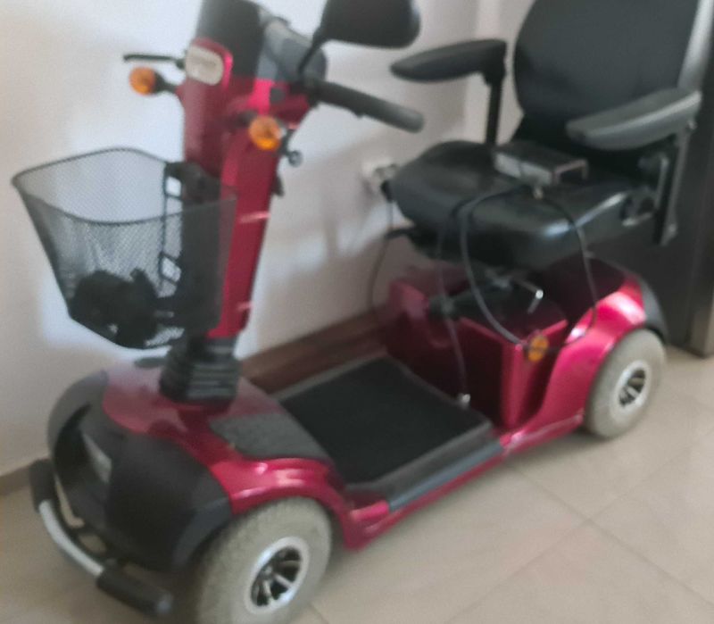 Електрическа количка за трудно подвижни хора
