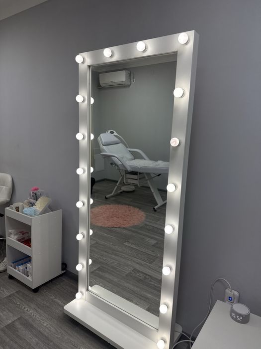 Зеркало напольное большое.