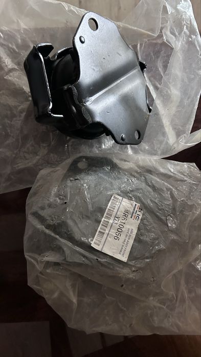 Подушки двигателя Pajero 4