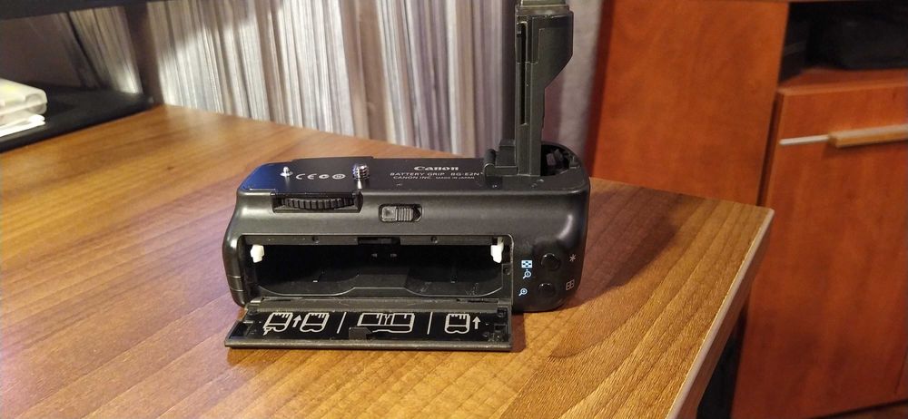 Canon battery grip BG-E2N