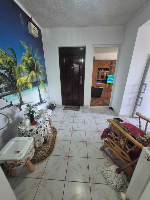 Vand apartament 2 camere decomandat