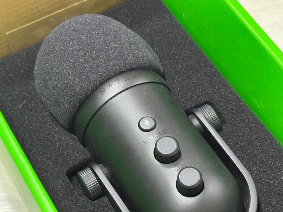 Микрофон Razer Seiren V2 Pro
