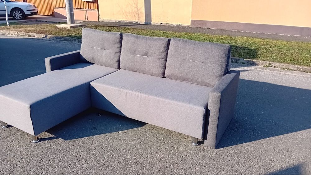 Coltar extensibil cu loc pentru haine