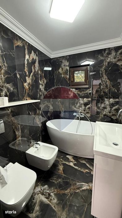 Apartament 4 camere de închiriat zonă centrală