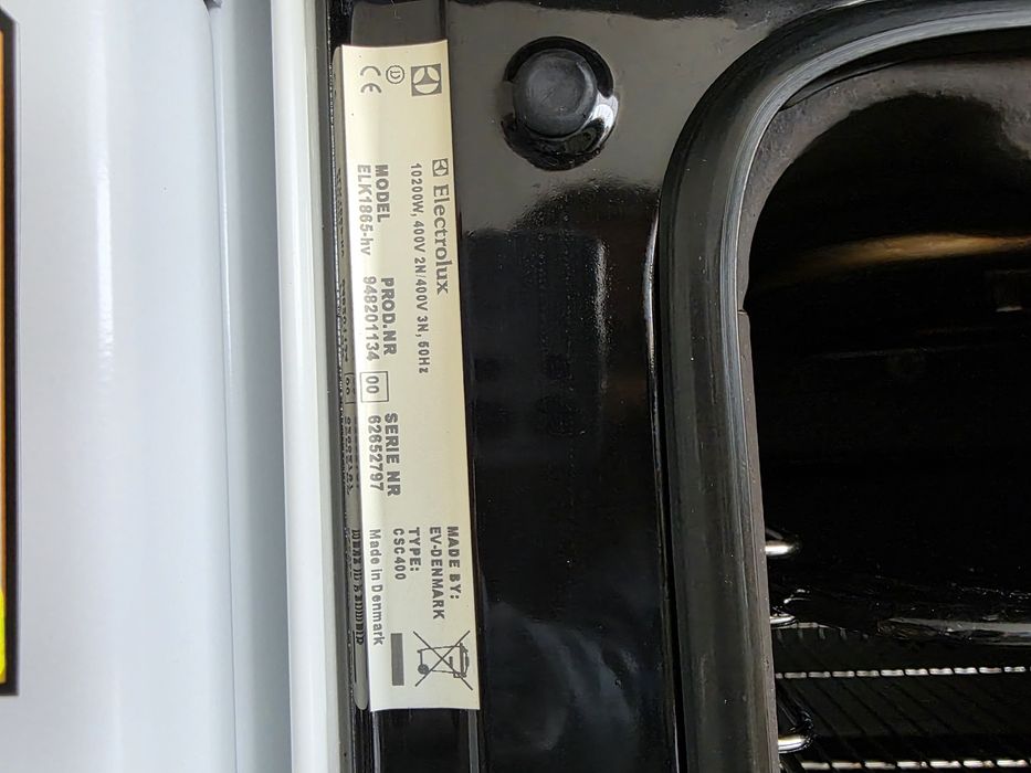 Свободностояща печка с керамични котлони Voss/Electrolux