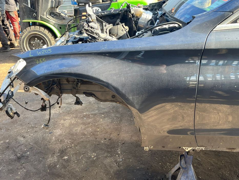 Преден ляв калник Mercedes W205