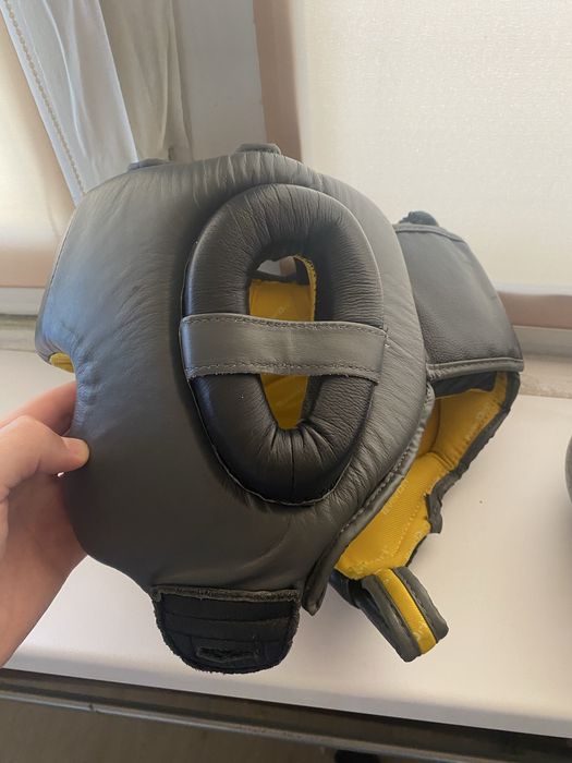 Продам боксерский шлем и перчатки