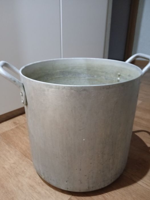 Продам алюминиевую кастрюлю