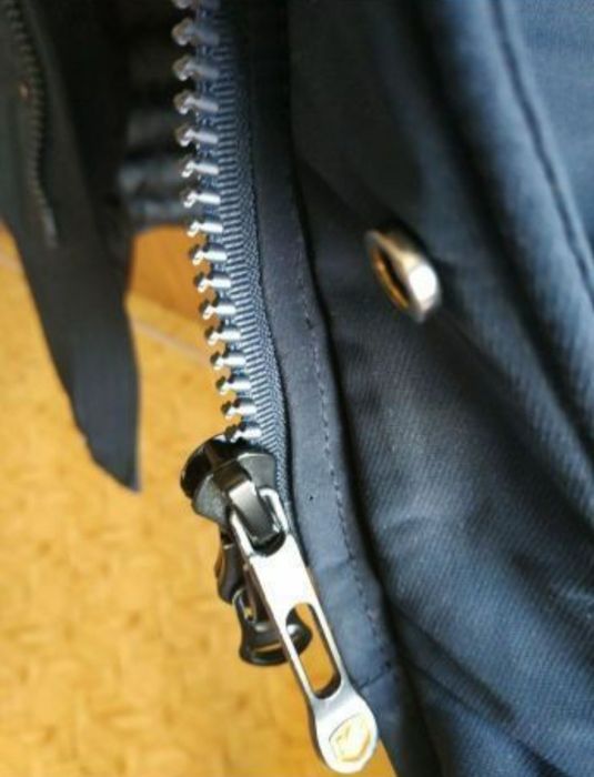 Продам зимнюю мужскую куртку