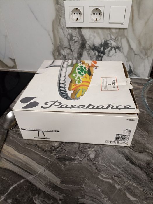 Продам тортницы новые