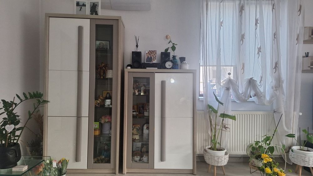 Vand mobila sufragerie