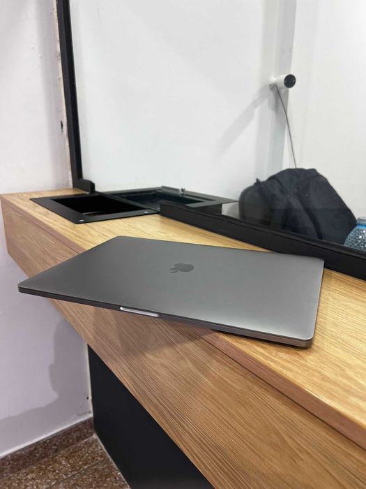 ZAP AMANET MARGEANULUI - Macbook Pro 15 2018 - #6537