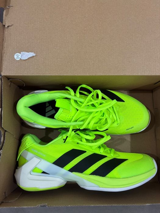 Продам кроссосвки Adidas новые