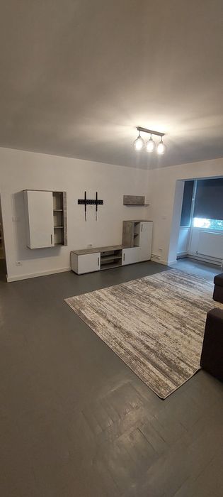 Apartament cu 2 camere de închiriat ,  recent renovat si utilat.
