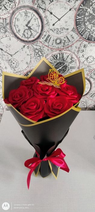 Букети и аранжировки от сатенени рози