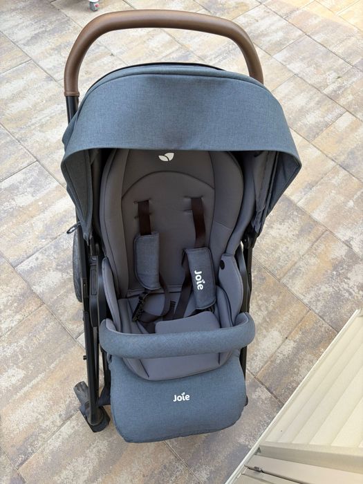 Cărucior 3 în 1 Joie Aeria Tour Chrome DLX + Leagan electric rotativ 360⁰ cu melodii, sunete și inclinare reglabila Carrello