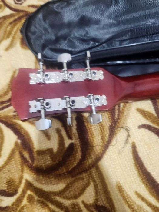 Гитара в хорошем состоянии