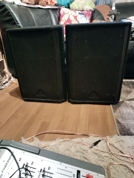 Boxe pe 12" pasive 2x400w echipate cu difuz. Eminence