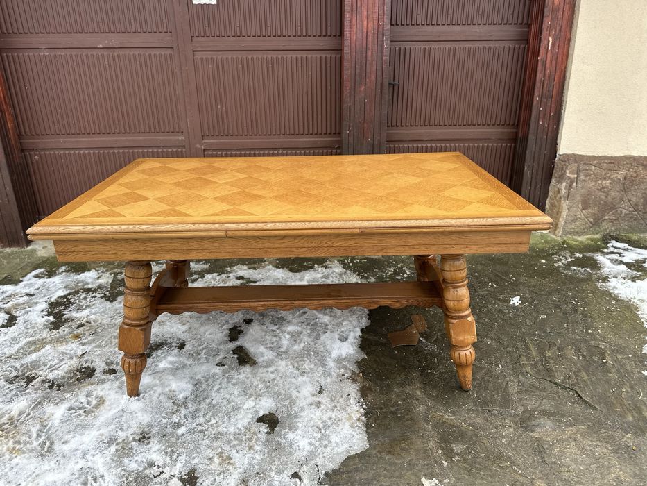 Разтегателна трапезна маса – класически стил